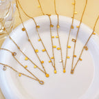 Lightweight and luxurious clavicle chain with minority design