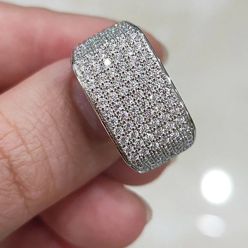 Micro-set index ring with subtle starbursts for a distinctive and refined style