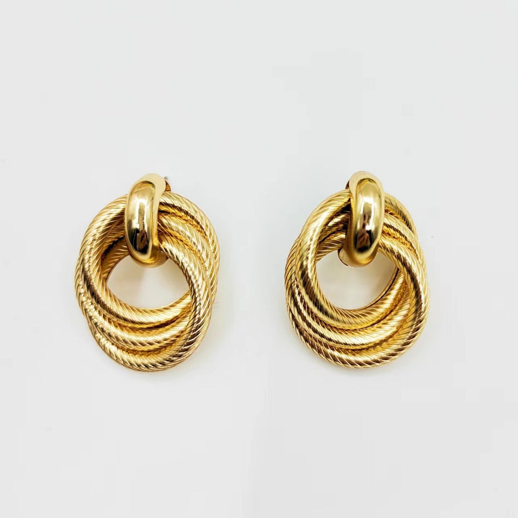 Boucles d’oreilles clous géométriques avec anneau embossé et torsadé - NovaShop NovaShop Gold Bigbuy