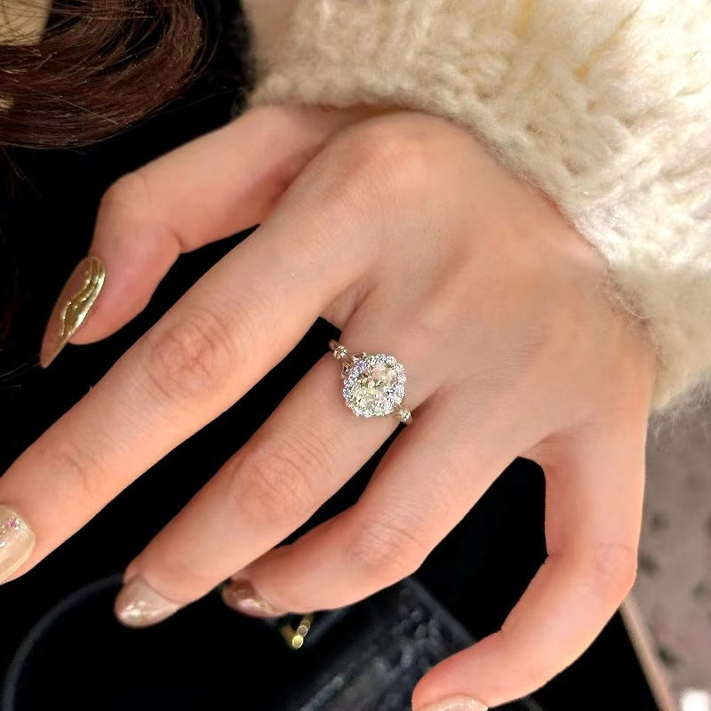 Elegant and sophisticated ring, inspired by a bridal bouquet