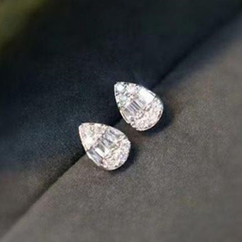 Refined teardrop earrings