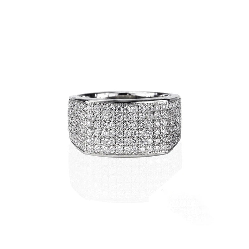 Micro-set index ring with subtle starbursts for a distinctive and refined style