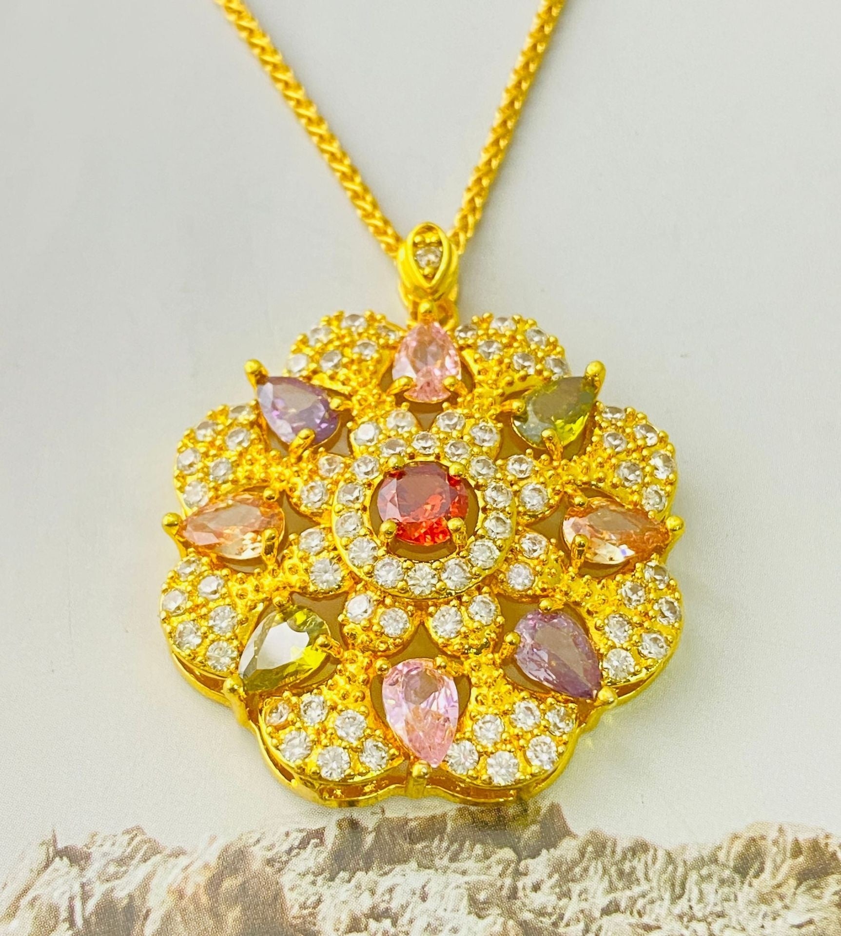 Collier pendentif zircon coloré pour femme - NovaShop NovaShop B Gold With Chain Bigbuy