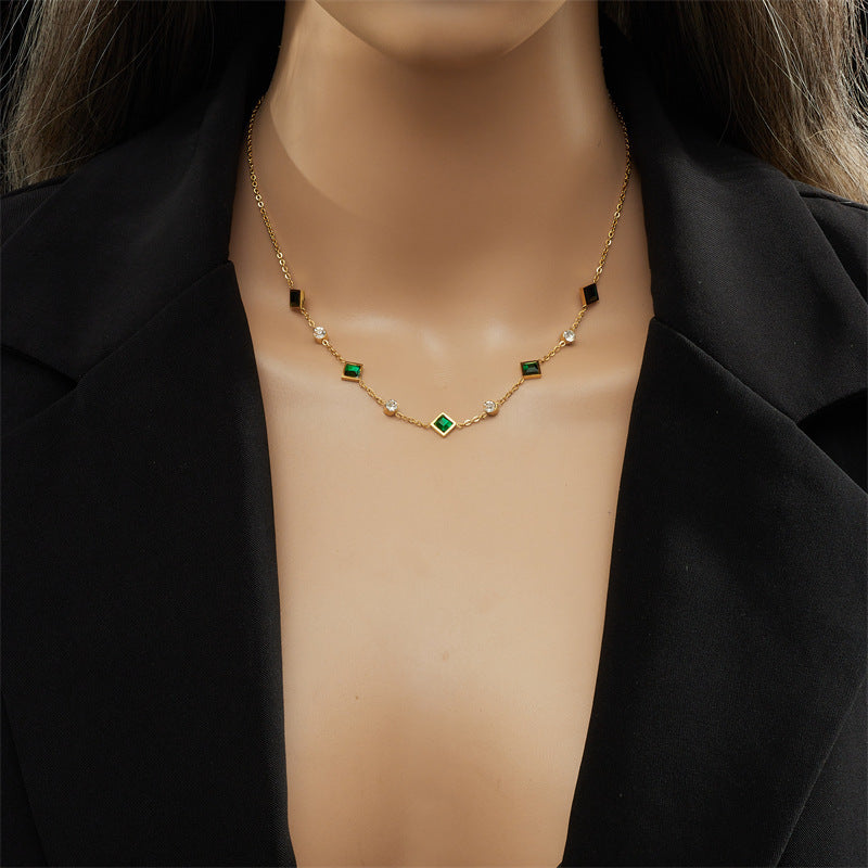 Collier en acier inoxydable avec cube et zircon émeraude – Style simple et personnalité - NovaShop NovaShop Gold Bigbuy