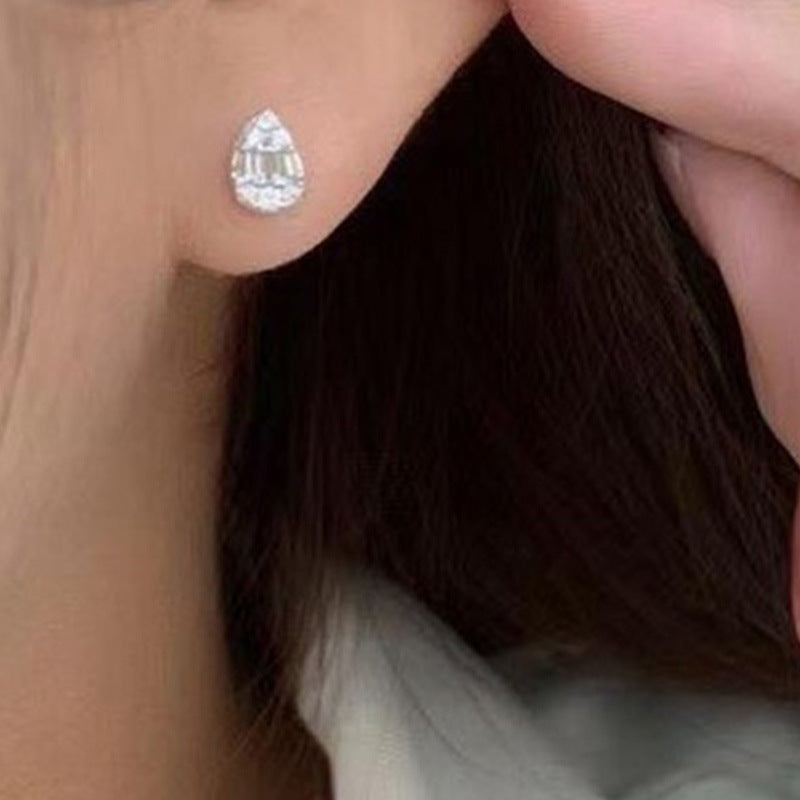 Refined teardrop earrings