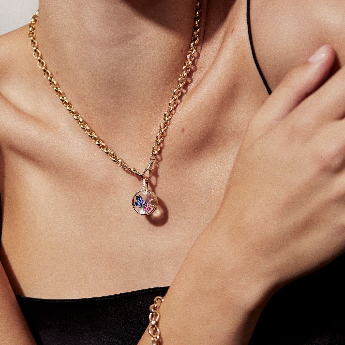 Customizable Clear Memorial Pendant with Opening - French Retro Style