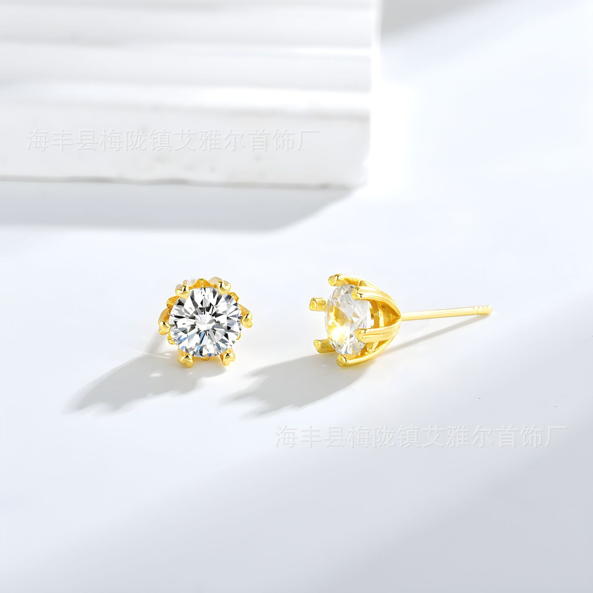 Boucles d’oreilles puces en laiton avec zircon - NovaShop NovaShop Gold Bigbuy