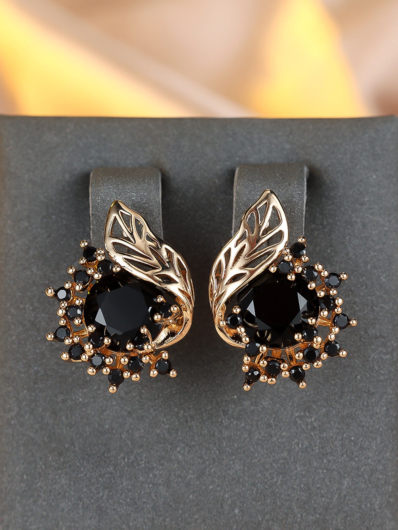 Boucles d’oreilles rondes fleurs plume en zircon - NovaShop NovaShop Black Diamond / Rose gold Bigbuy