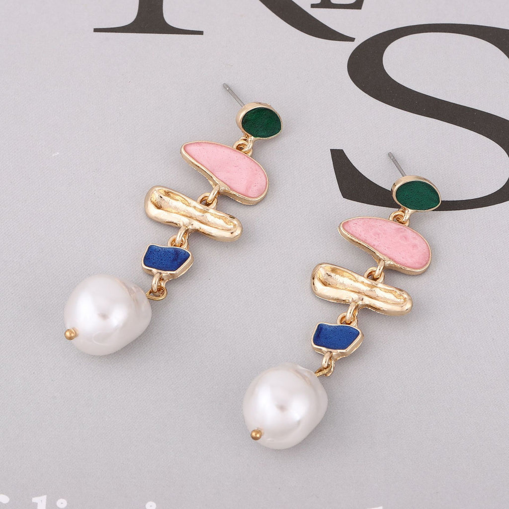 Geometric pearl-encrusted earrings, girly style, trendy and versatile