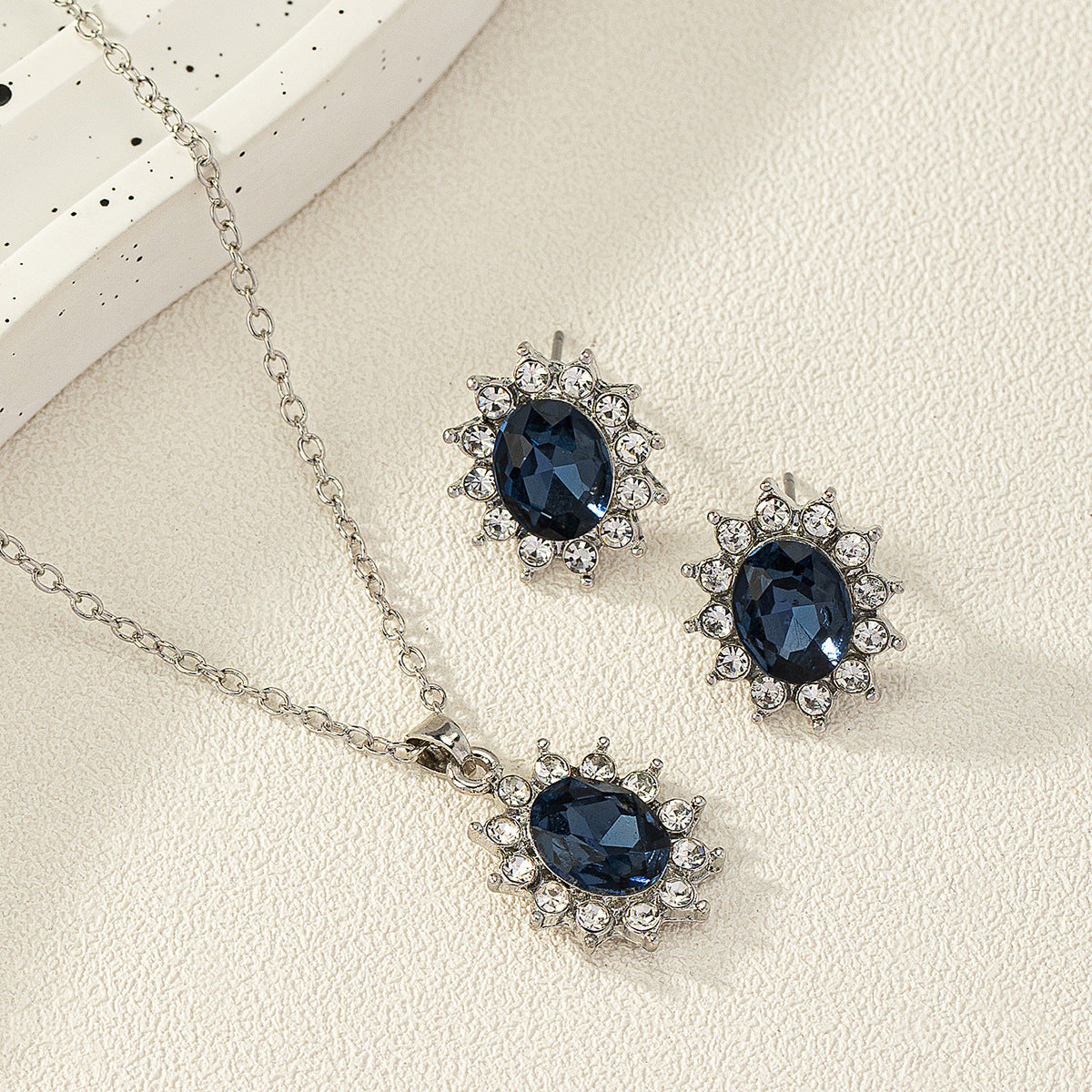 Women's Set with Earrings and Necklace