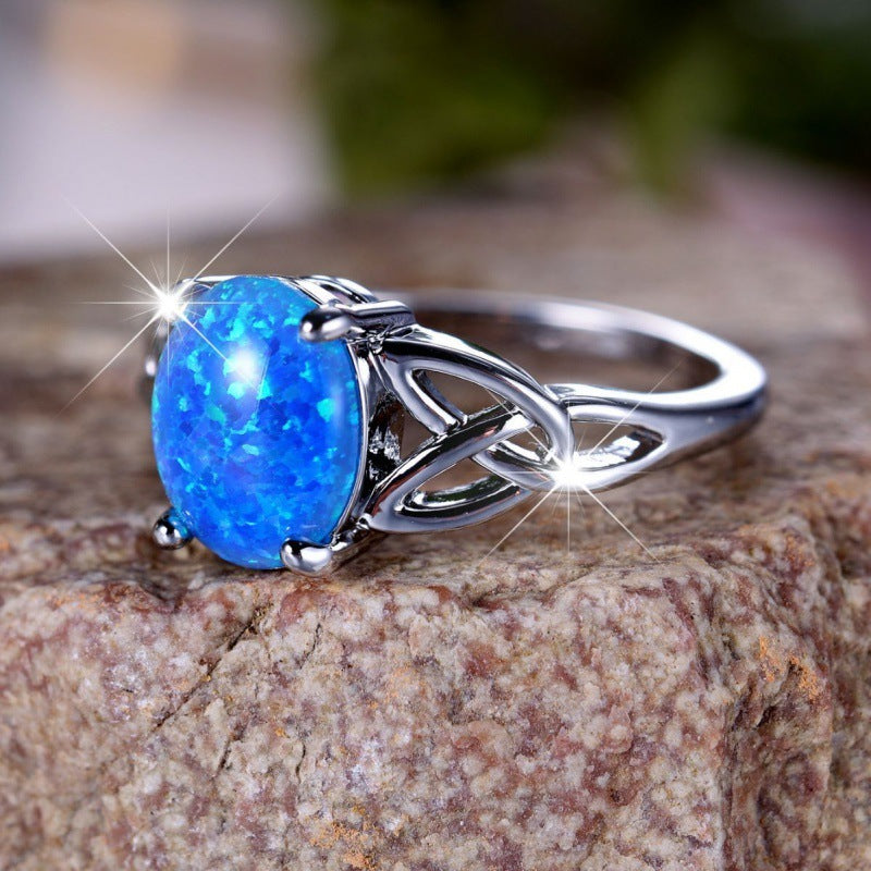 Modern ring with a simple and elegant design, ideal for everyday wear