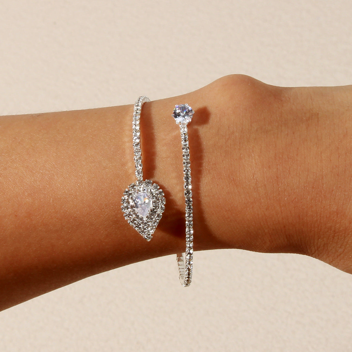 Trendy and sexy teardrop diamond bracelet
