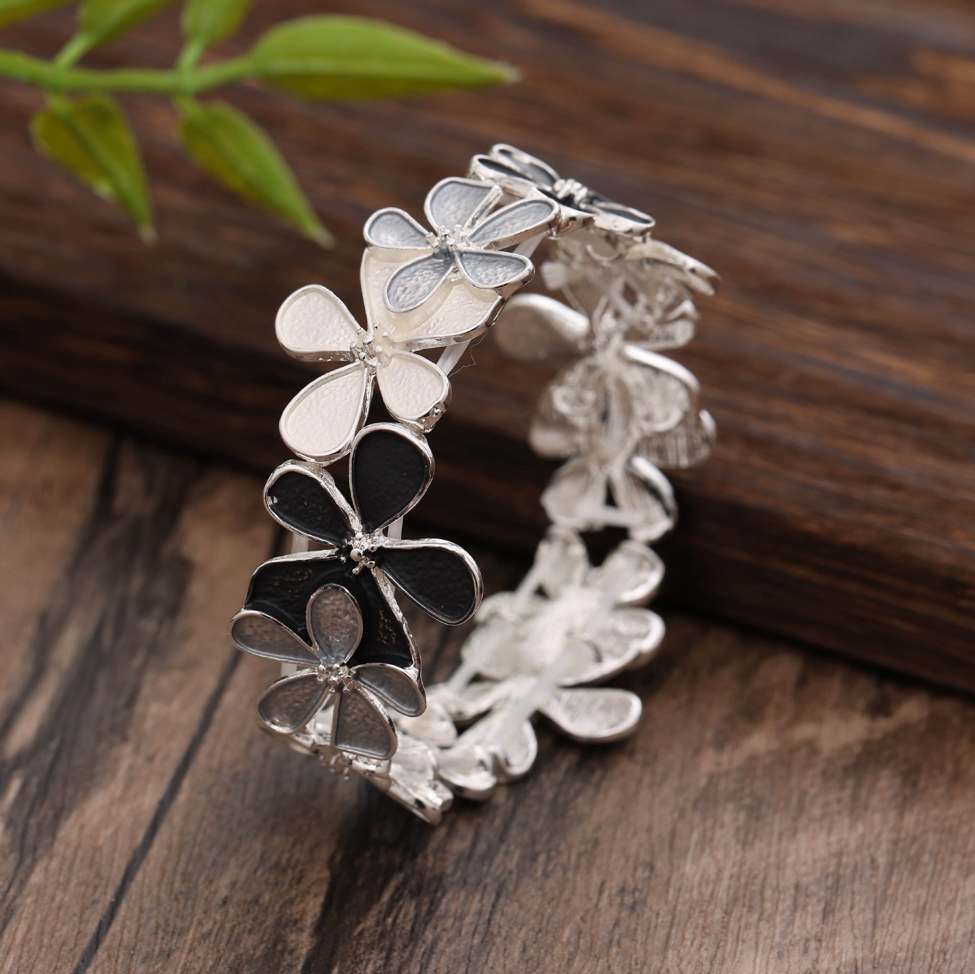 High-end Alloy Flower Elastic Bracelet for Women