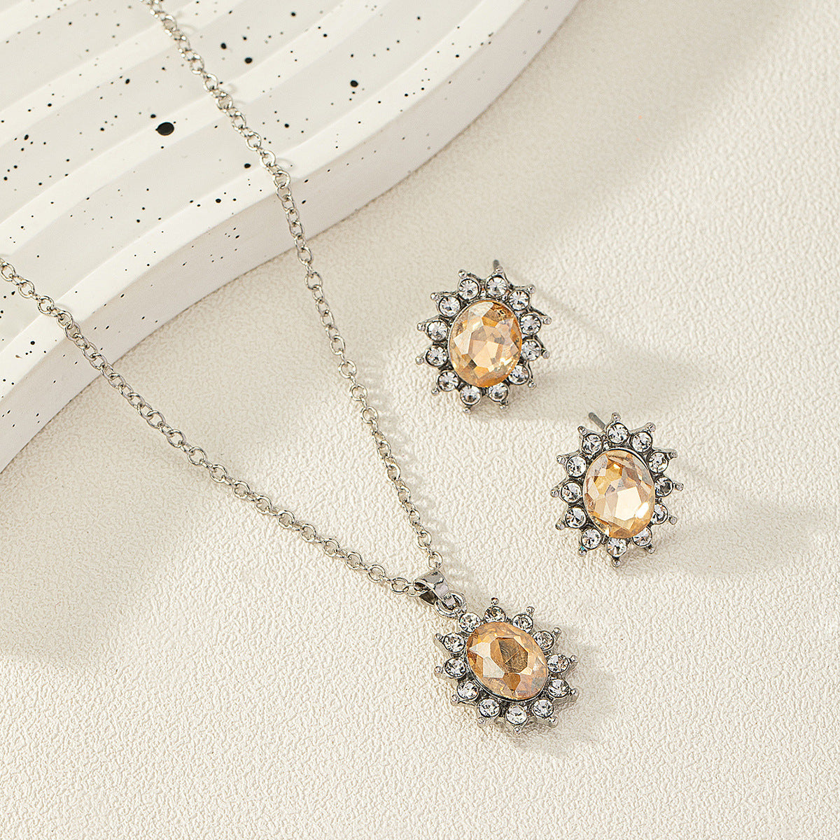 Women's Set with Earrings and Necklace