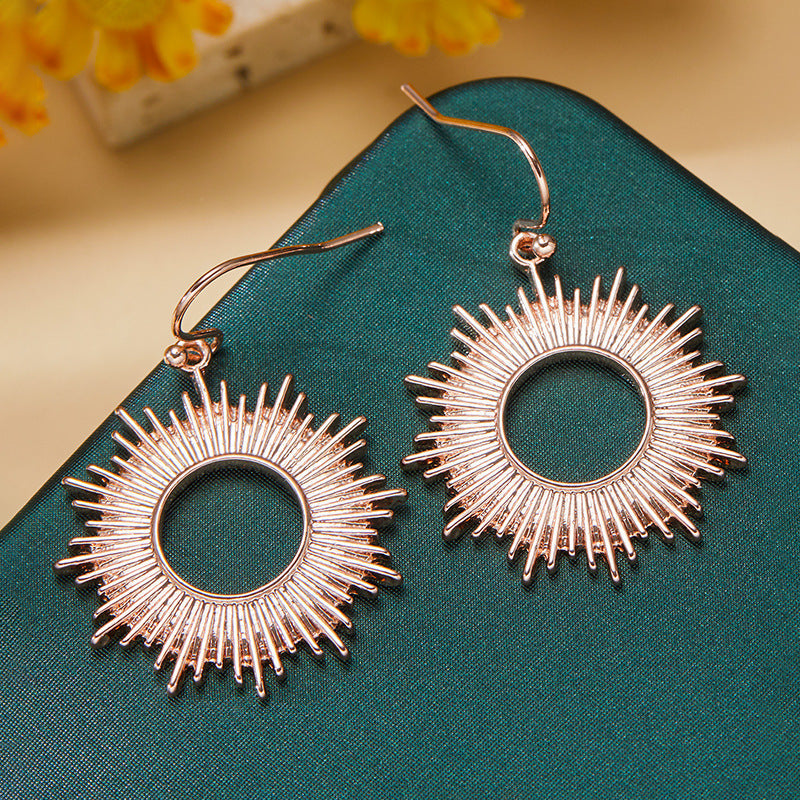 Retro style new earrings with hollow ring and aged effect
