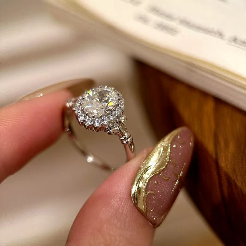 Elegant and sophisticated ring, inspired by a bridal bouquet
