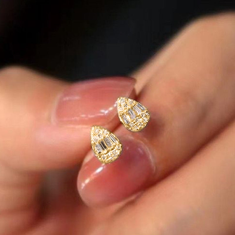 Refined teardrop earrings
