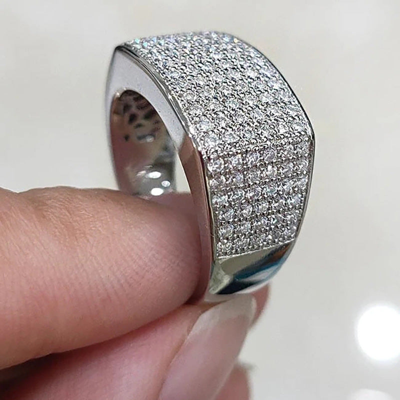 Micro-set index ring with subtle starbursts for a distinctive and refined style