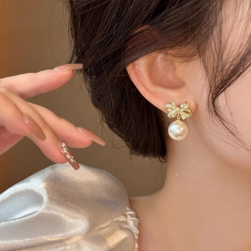 Elegant and versatile irregular pearl earrings