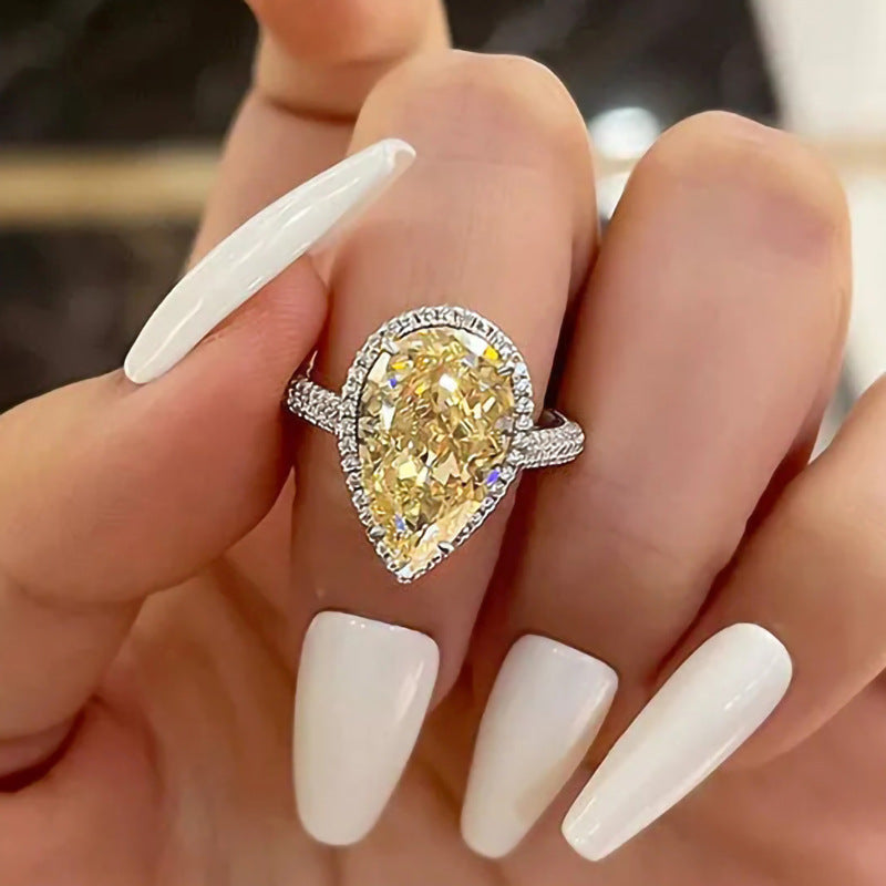 Women's ring with inlaid zircons and trendy personality