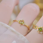 Ring with a design inspired by French style combines sophistication and modernity thanks to its elegant geometric shape