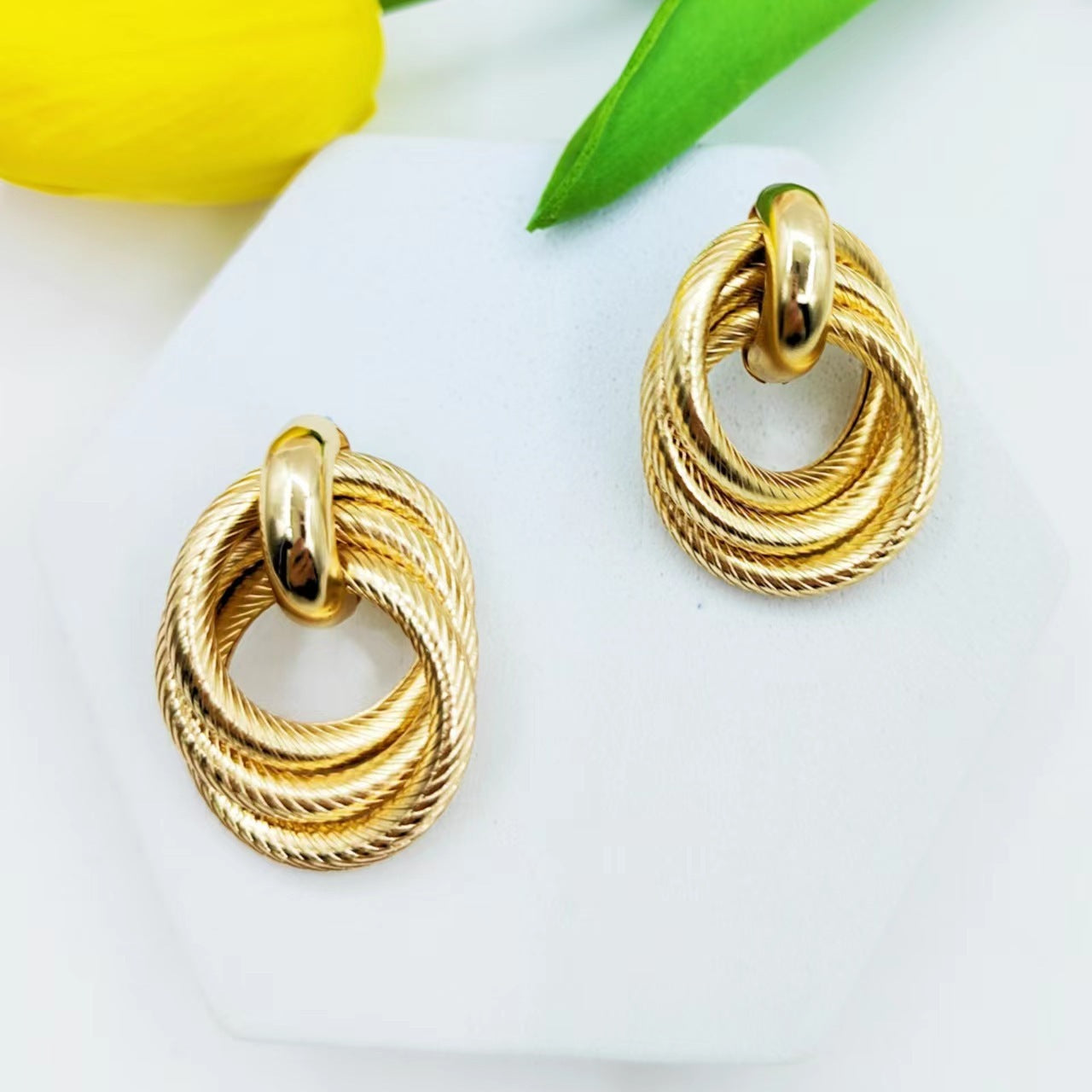 Geometric stud earrings with embossed and twisted ring