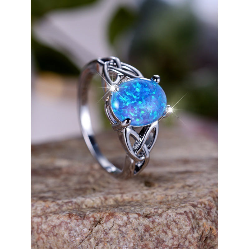 Modern ring with a simple and elegant design, ideal for everyday wear