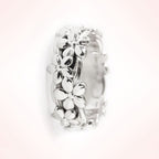 Elegant women's ring in rose gold set with zircon