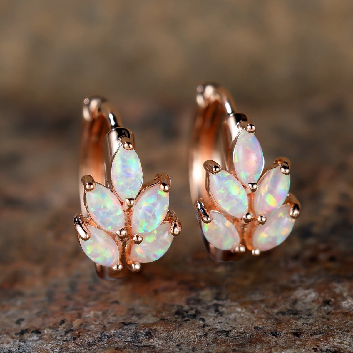 Simple leaf-shaped ear clip for women, versatile and retro personality