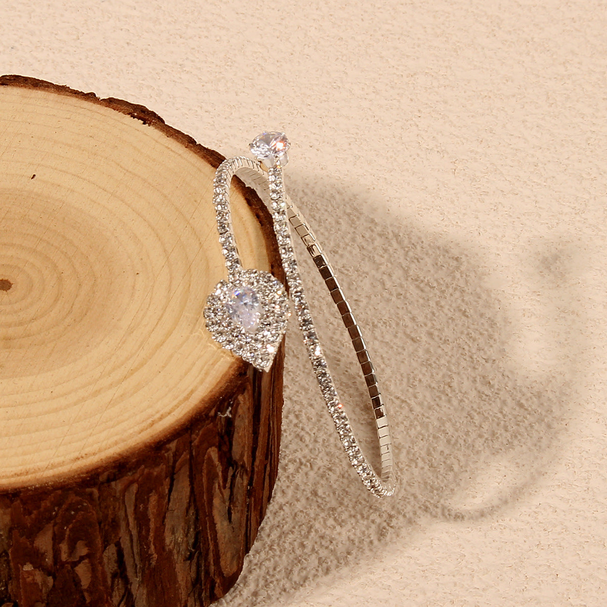 Trendy and sexy teardrop diamond bracelet