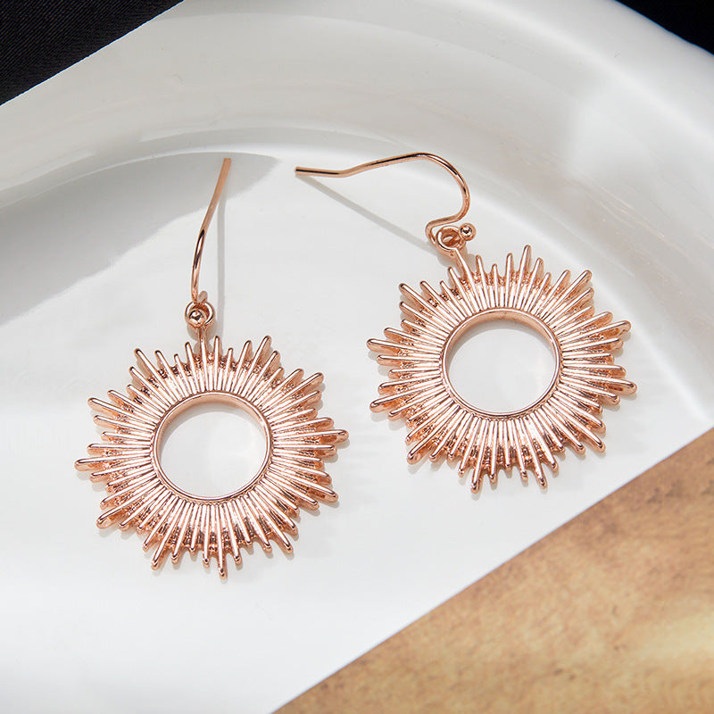 Retro style new earrings with hollow ring and aged effect