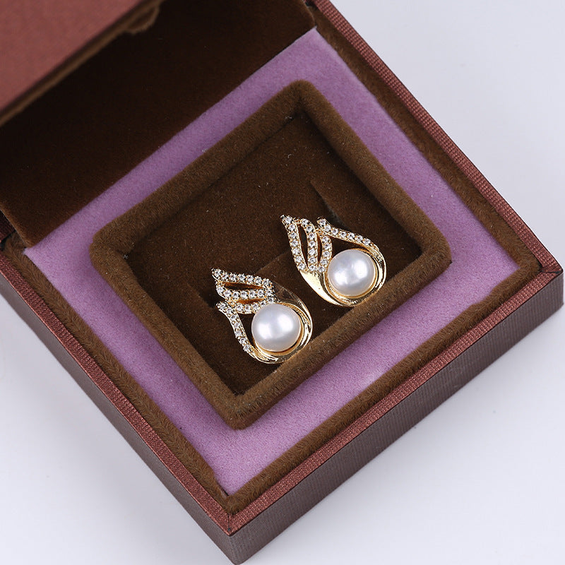 Small pearl earrings, gold-plated on copper