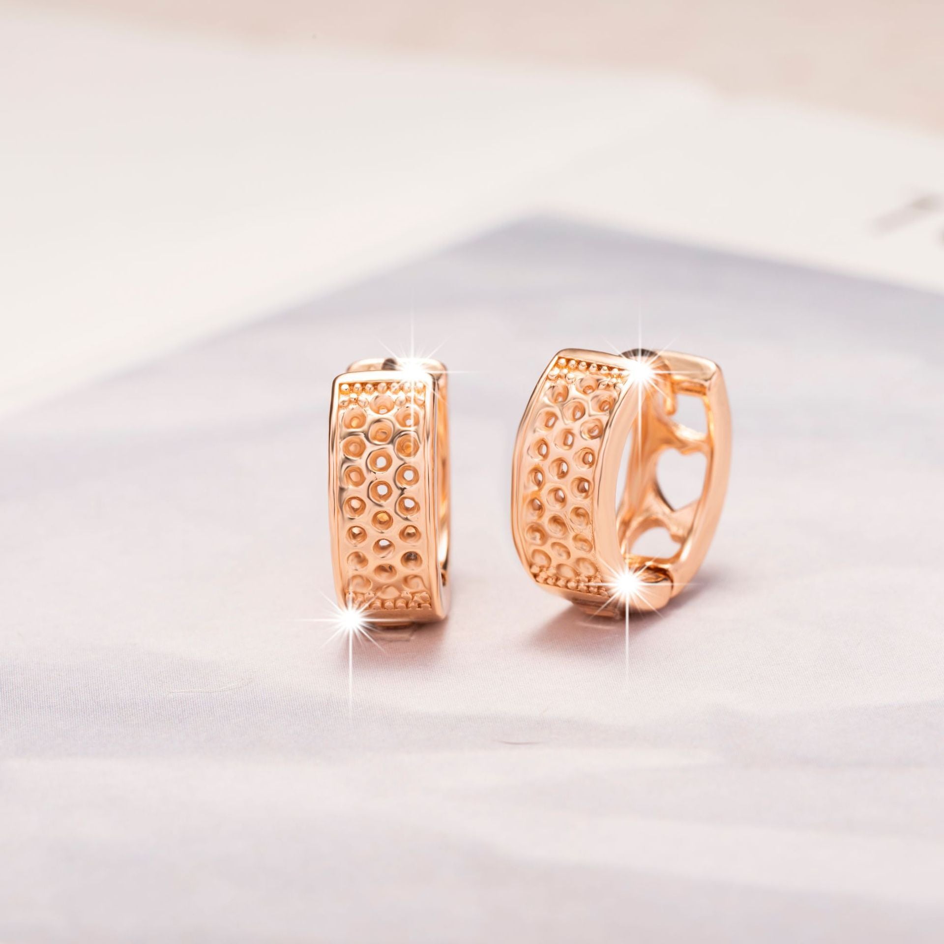 Boucles d’oreilles tendance avec trois cœurs ajourés, style frais et délicat - NovaShop NovaShop Rose Gold Bigbuy