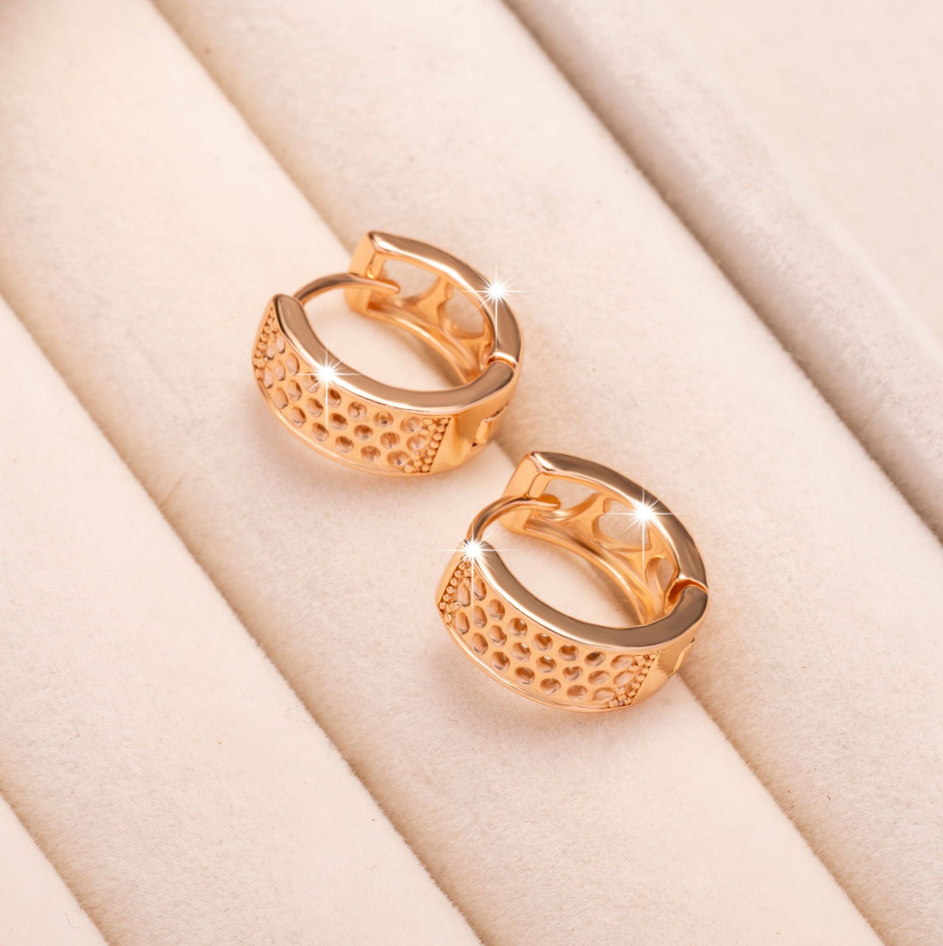 Boucles d’oreilles tendance avec trois cœurs ajourés, style frais et délicat - NovaShop NovaShop Rose Gold Bigbuy