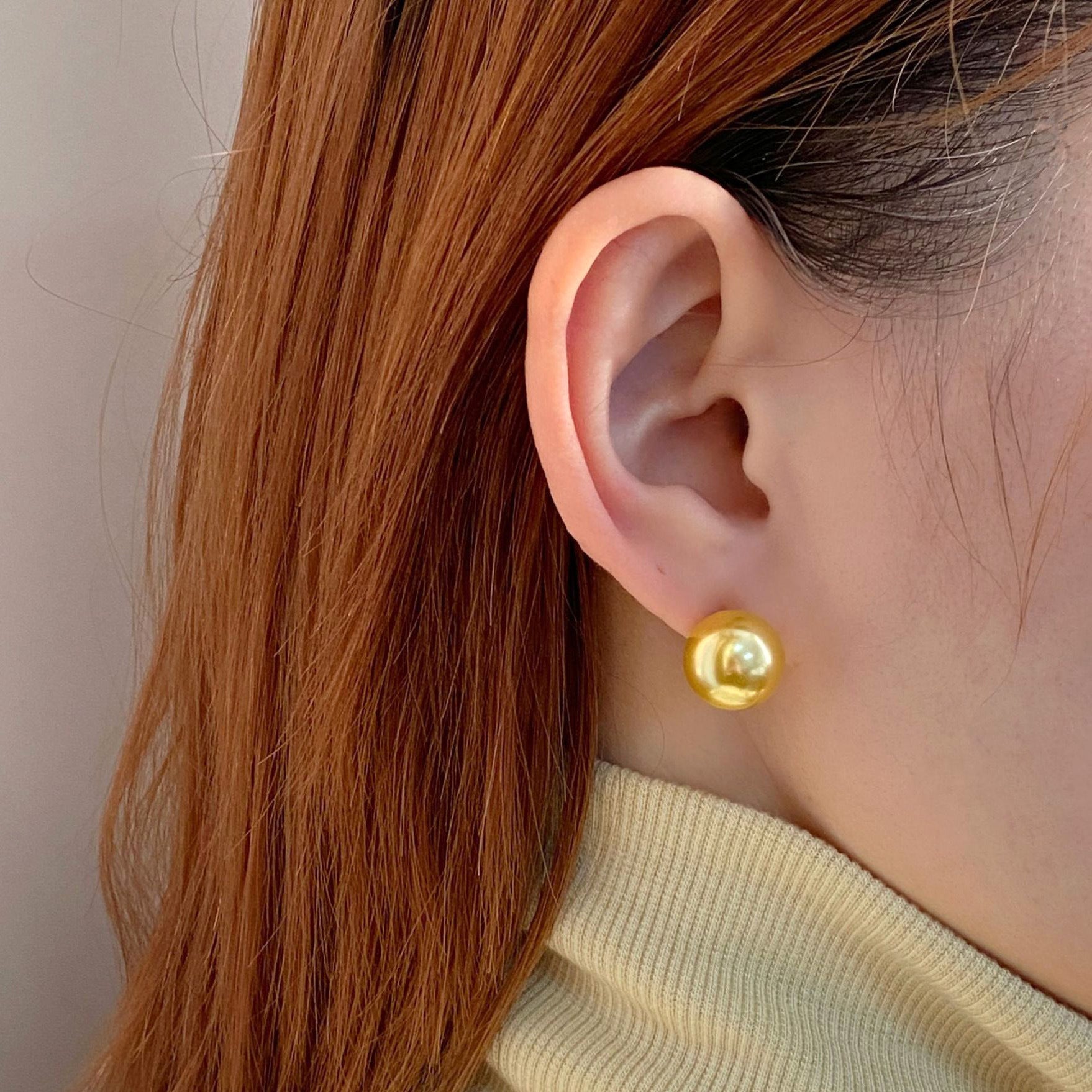 Women's large pearl stud earrings, combining style