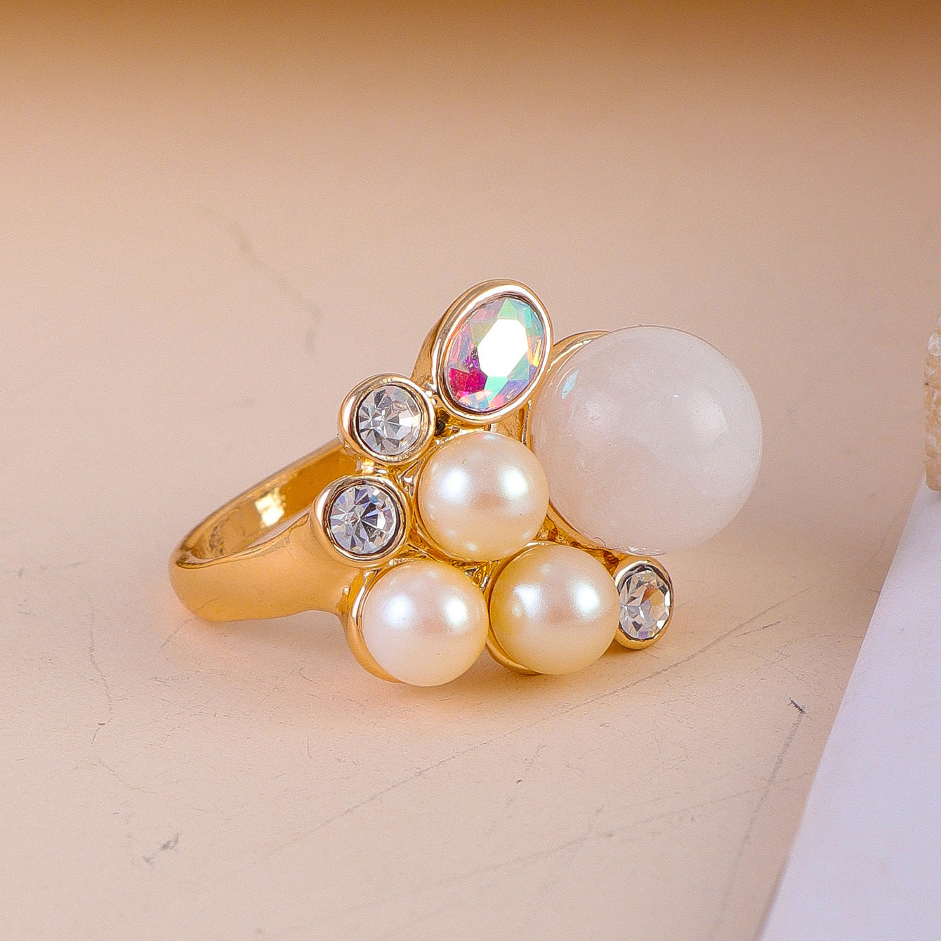 Simple and sensual floral pattern ring for women