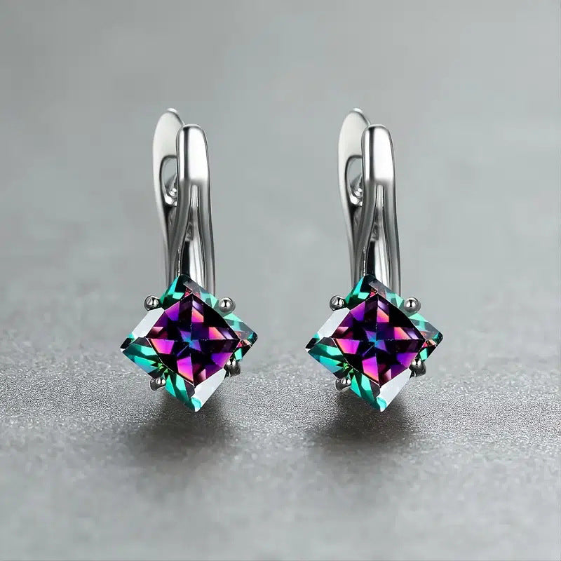 Lightweight, luxurious and simple diamond design earrings