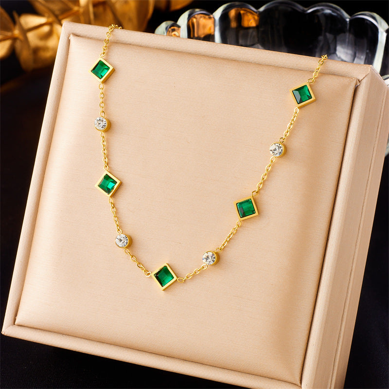 Collier en acier inoxydable avec cube et zircon émeraude – Style simple et personnalité - NovaShop NovaShop Gold Bigbuy