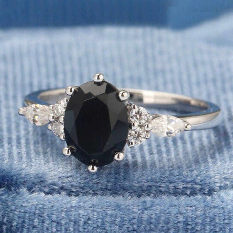 European and American fashion emerald zircon ring is designed to combine elegance and simplicity