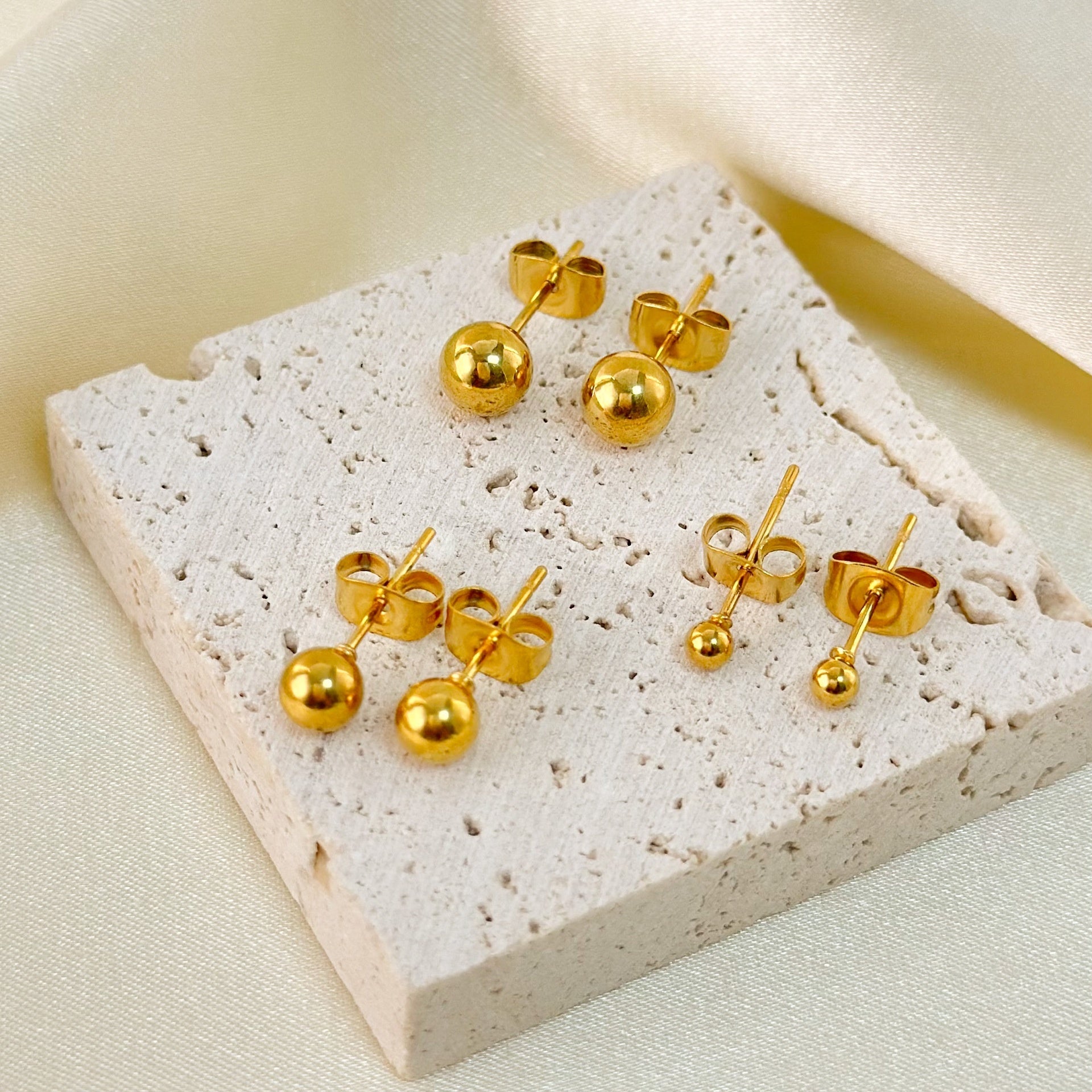 Boucles d’oreilles puces en acier inoxydable plaqué 18 carats, - NovaShop NovaShop MSE0015 G 3mm Bigbuy