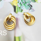 Boucles d’oreilles clous géométriques avec anneau embossé et torsadé - NovaShop NovaShop Gold Bigbuy