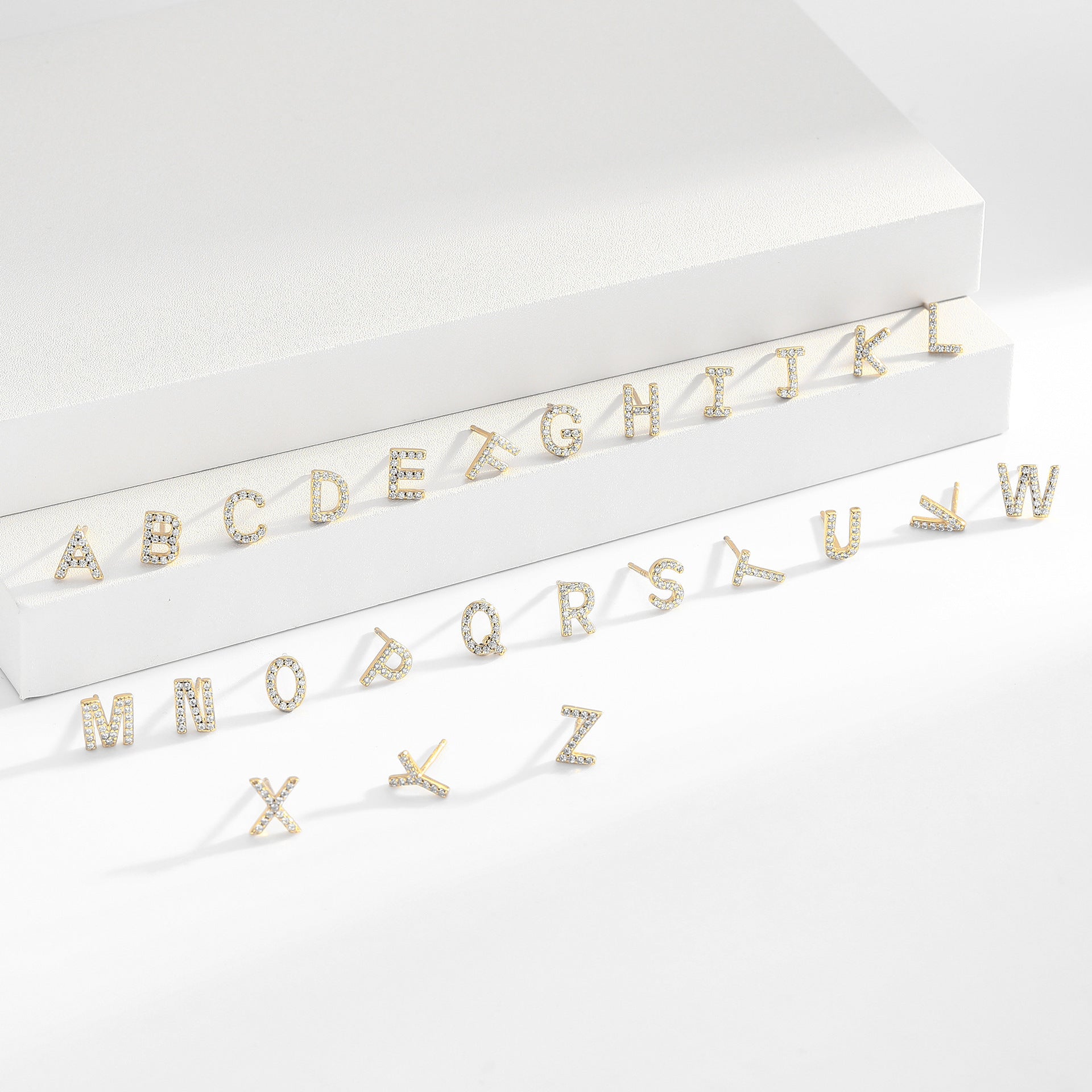 Boucles d’oreilles puces élégantes pour femmes avec lettres - NovaShop NovaShop Platinum A / 925 Silver Bigbuy