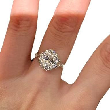 Elegant and sophisticated ring, inspired by a bridal bouquet