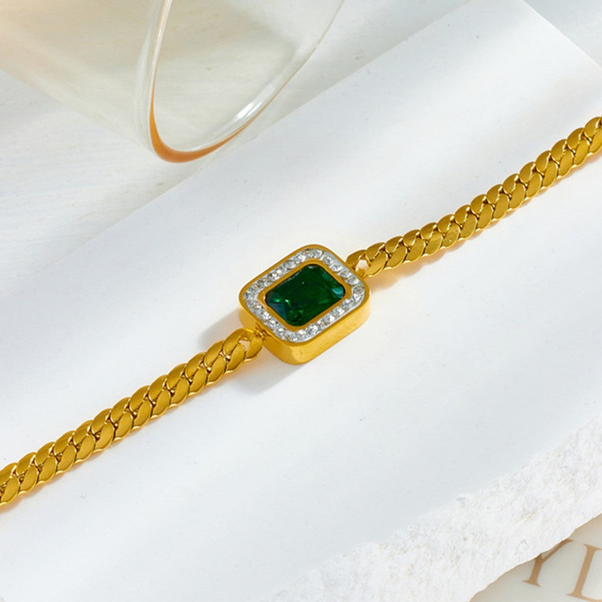 Bracelet femme en acier titanium avec zircons verts – Élégance et durabilité - NovaShop NovaShop Gold Bigbuy