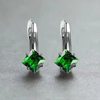 Lightweight, luxurious and simple diamond design earrings