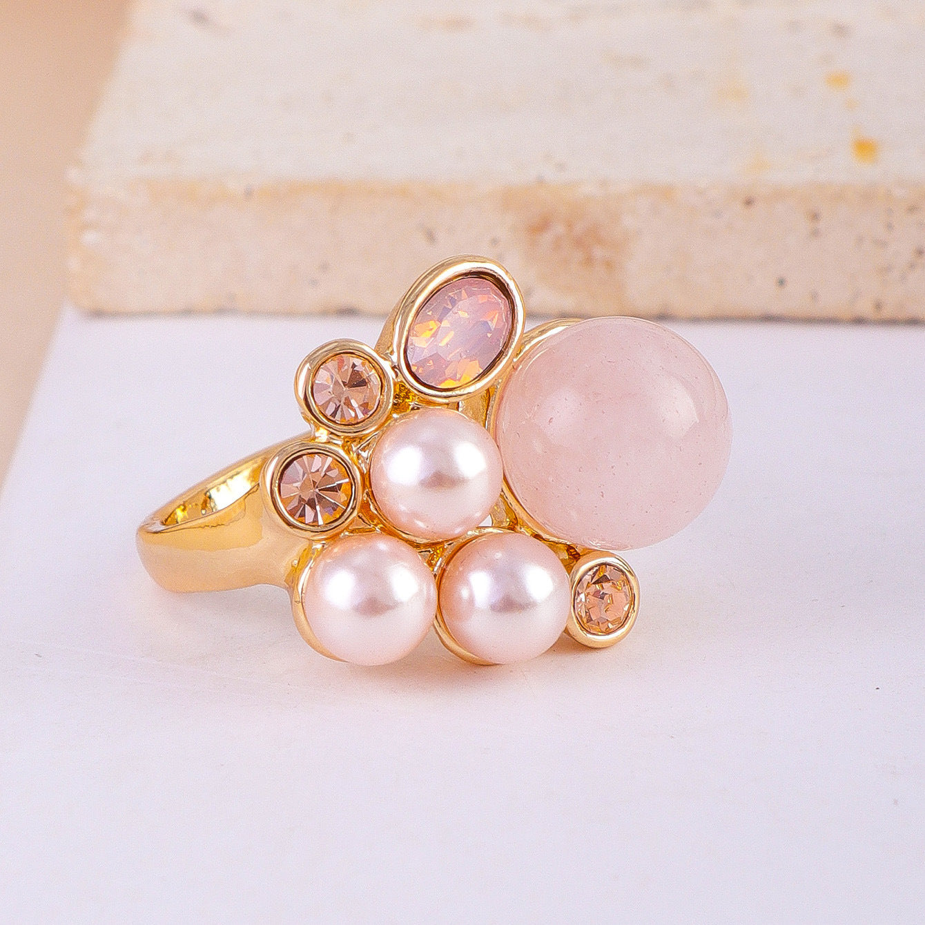 Simple and sensual floral pattern ring for women