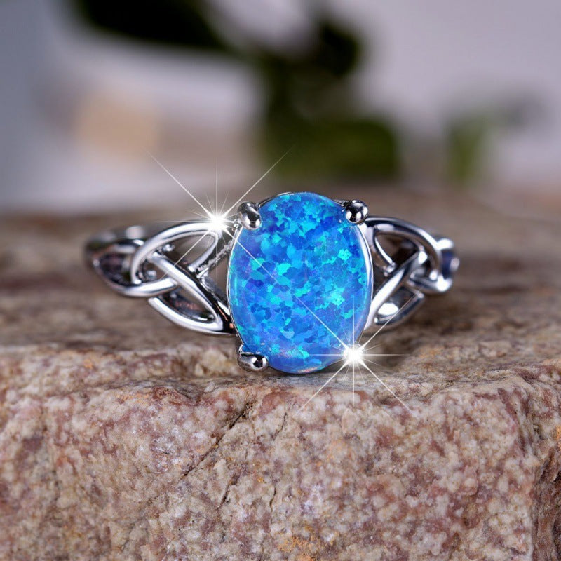 Modern ring with a simple and elegant design, ideal for everyday wear