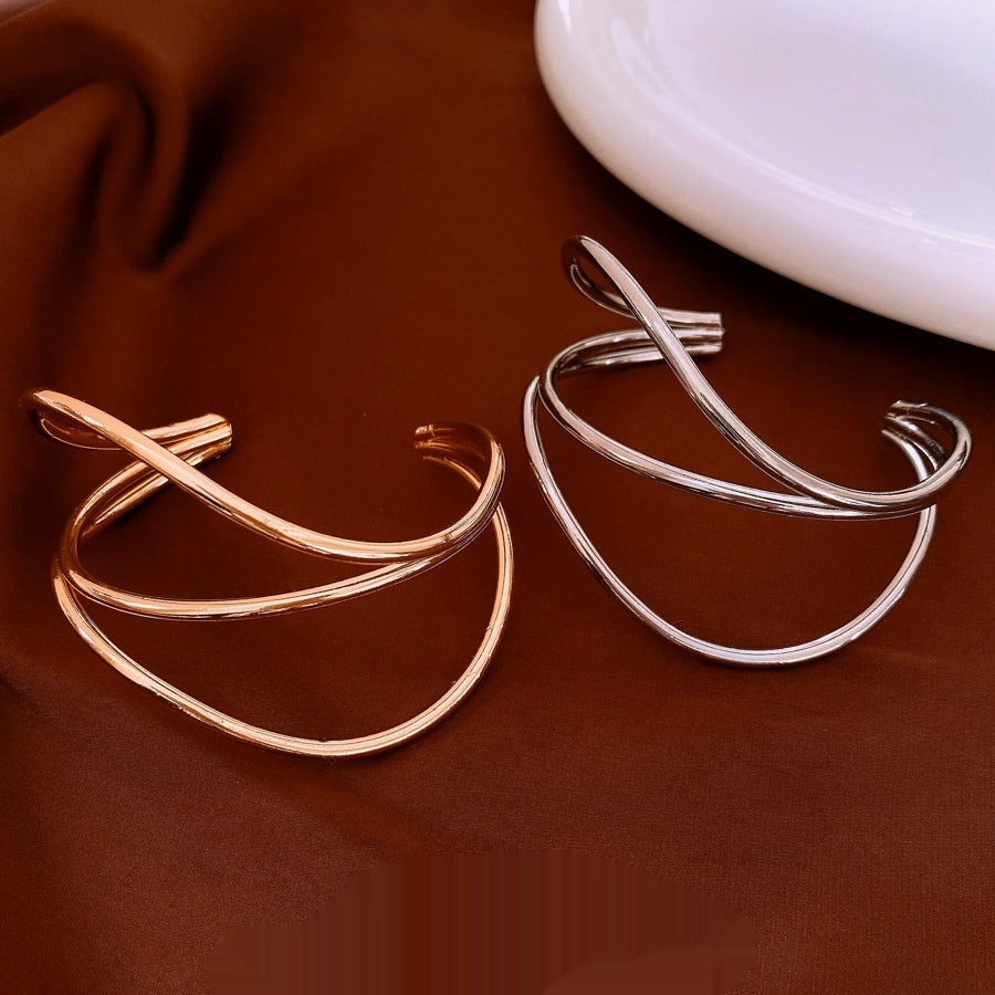 Bracelet ouvert à lignes géométriques irrégulières — Un bijou simple et polyvalent - NovaShop NovaShop Gold Bigbuy