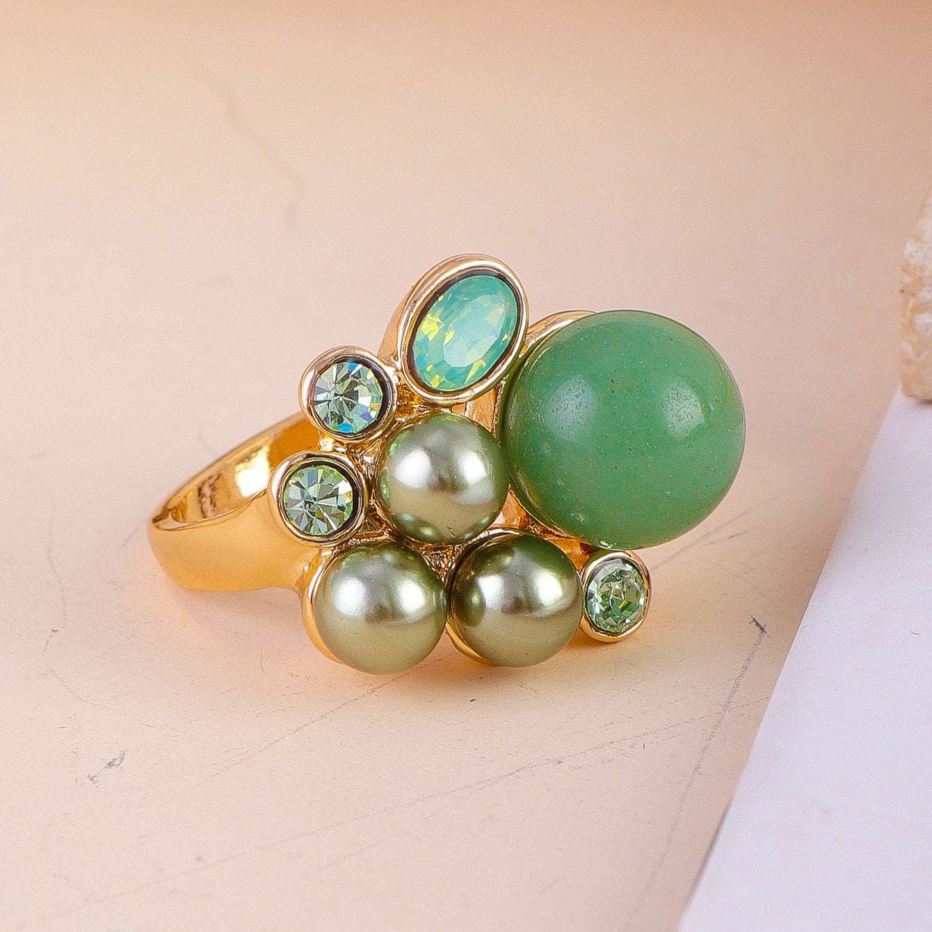 Simple and sensual floral pattern ring for women