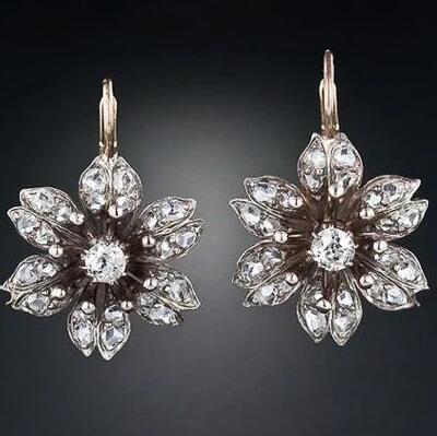 Creative feminine earrings with exquisite retro style